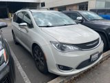Used 2017 Chrysler Pacifica Limited w/ UConnect Theater Package image 3