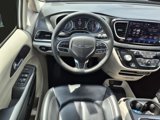 Used 2023 Chrysler Pacifica Touring-L image 3
