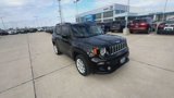 Used 2021 Jeep Renegade Latitude w/ Luxury Group I image 2