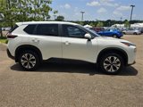 Used 2023 Nissan Rogue SV image 2