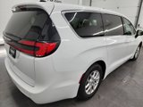 Used 2023 Chrysler Pacifica Touring-L image 5