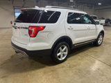 Used 2017 Ford Explorer XLT image 5