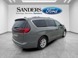 Used 2022 Chrysler Pacifica Touring-L image 2