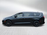 Used 2022 Chrysler Voyager LX image 4