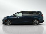 Used 2023 Chrysler Pacifica Touring-L image 2