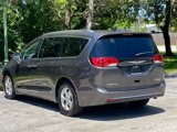 Used 2018 Chrysler Pacifica Touring-L image 5