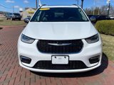 Used 2023 Chrysler Pacifica Limited image 3