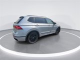 Used 2022 Volkswagen Tiguan SE R-Line image 2