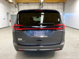 Used 2022 Chrysler Pacifica Touring-L image 3