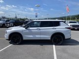 Used 2023 Mitsubishi Outlander SE Black Edition image 2