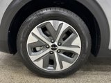 Used 2022 Kia Niro EX Premium image 2