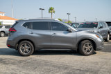 Used 2017 Nissan Rogue SV image 3