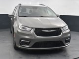 Used 2022 Chrysler Pacifica Touring-L image 2