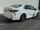 Used 2022 Toyota Camry SE image 3