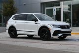 Used 2023 Volkswagen Tiguan SE R-Line image 2