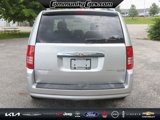 Used 2010 Chrysler Town & Country Touring image 5