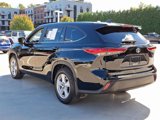 Used 2023 Toyota Highlander L image 4