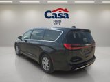 Used 2023 Chrysler Pacifica Touring-L image 4