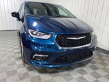 New 2025 Chrysler Pacifica Select image 2