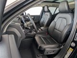 Used 2023 Volvo XC40 B5 Plus image 5