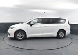 Used 2023 Chrysler Pacifica Touring-L image 4