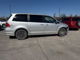 Used 2010 Volkswagen Routan SE image 3