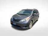 Used 2016 Toyota Sienna LE image 2