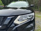 Used 2017 Nissan Rogue SV image 3
