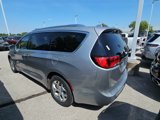 Used 2018 Chrysler Pacifica Limited image 3