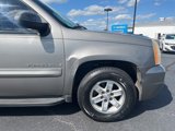 Used 2007 GMC Yukon XL SLT w/ SLT Preferred Equipment Group image 3