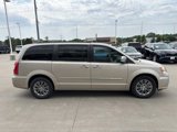 Used 2016 Chrysler Town & Country Touring-L w/ Driver Convenience Group image 4