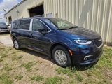 New 2025 Chrysler Pacifica Select image 3
