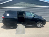 Used 2019 Toyota Sienna XLE image 2
