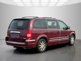 Used 2009 Chrysler Town & Country Touring image 5