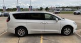 Used 2020 Chrysler Pacifica Touring-L image 3