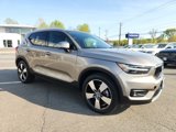 Certified 2022 Volvo XC40 T5 Momentum w/ Premium Package image 5