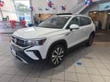 Certified 2022 Volkswagen Taos SE w/ Panoramic Sunroof Package image 3