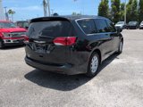 Used 2017 Chrysler Pacifica Touring image 3