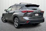 Used 2022 Toyota Highlander XLE image 2