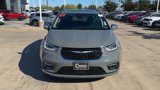 Used 2022 Chrysler Pacifica Limited image 3