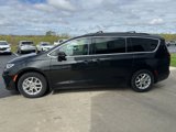 Used 2022 Chrysler Pacifica Touring-L image 4