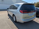 Used 2023 Chrysler Pacifica Touring-L image 3