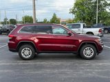 Used 2020 Jeep Grand Cherokee Laredo image 2