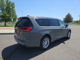 New 2025 Chrysler Pacifica Select image 3