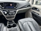 Used 2022 Chrysler Pacifica Touring-L image 3