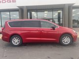 New 2025 Chrysler Pacifica Select image 2