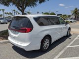 Used 2023 Chrysler Pacifica Touring-L image 2