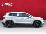 Used 2023 Volkswagen Taos SE image 2