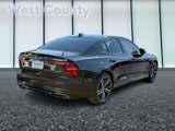 Certified 2022 Volvo S60 B5 R-Design image 4