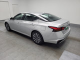 Used 2023 Nissan Altima 2.5 SV image 3